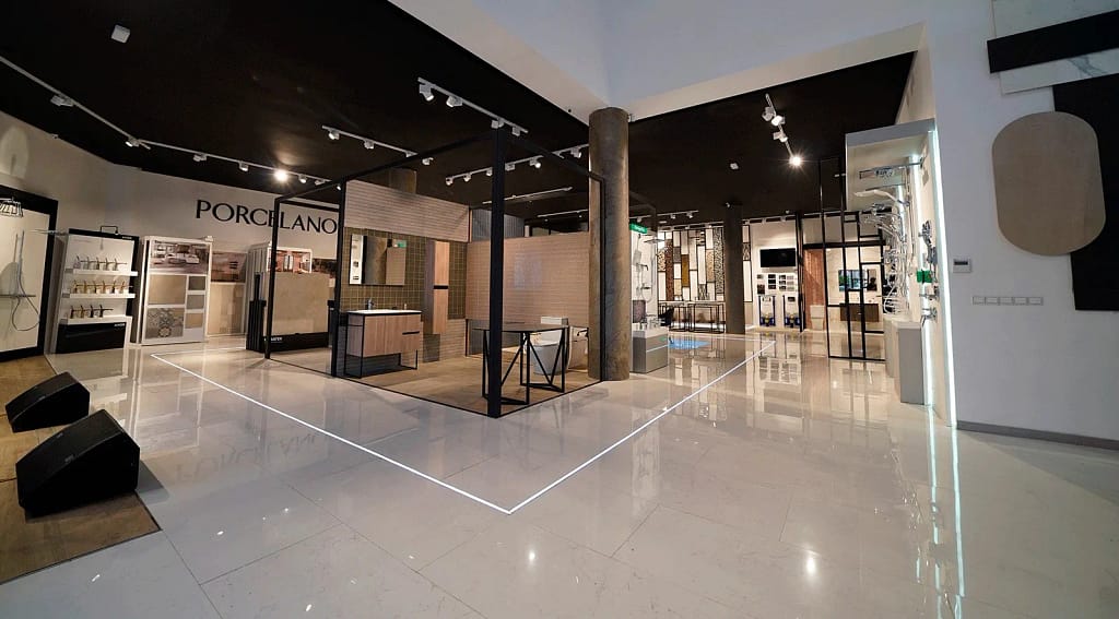 "Large choix de matériel sanitaire et accessoires dans un showroom spécialisé." Tanger, Maroc oceansfacilities technique